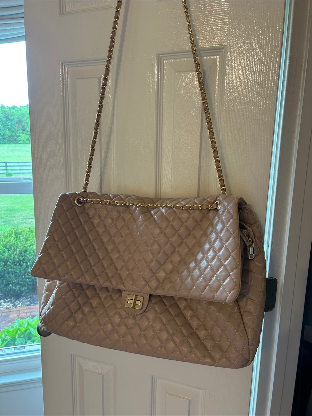 Quilted Nude Shoulder Weekender Bag with Gold Chain Large New - Picture 14 of 16